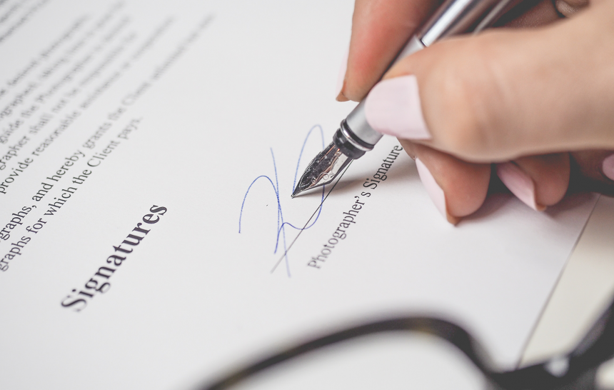 Les contrats commerciaux : Conseils pour rédiger des contrats efficaces et éviter les litiges